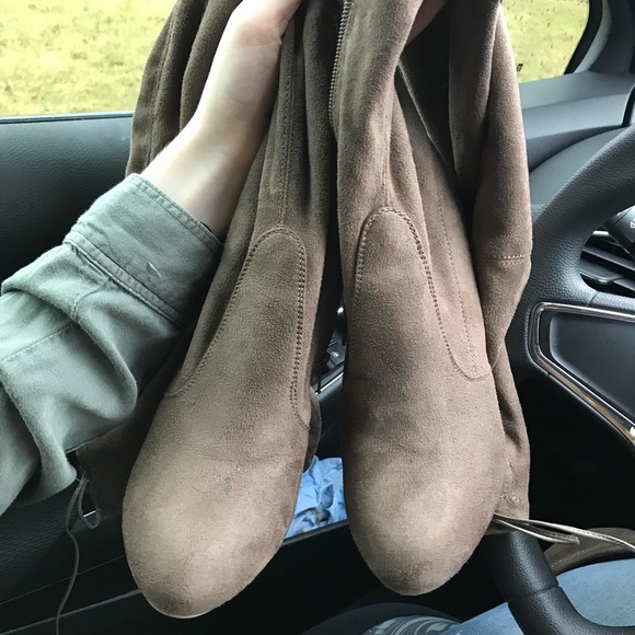 Over the knee brown boots- MAKE OFFER. - Picture 7 of 8